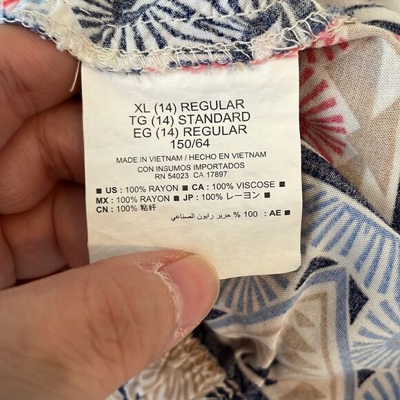 ❤️ OLD NAVY Multi-Print Shorts Size XL ❤️ - Picture 4 of 7